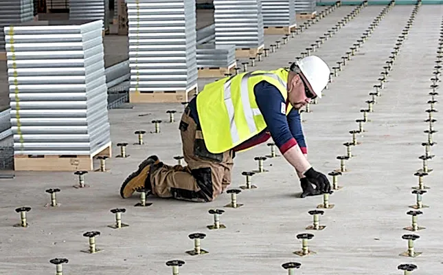 yükseltilmiş döşeme ayakları